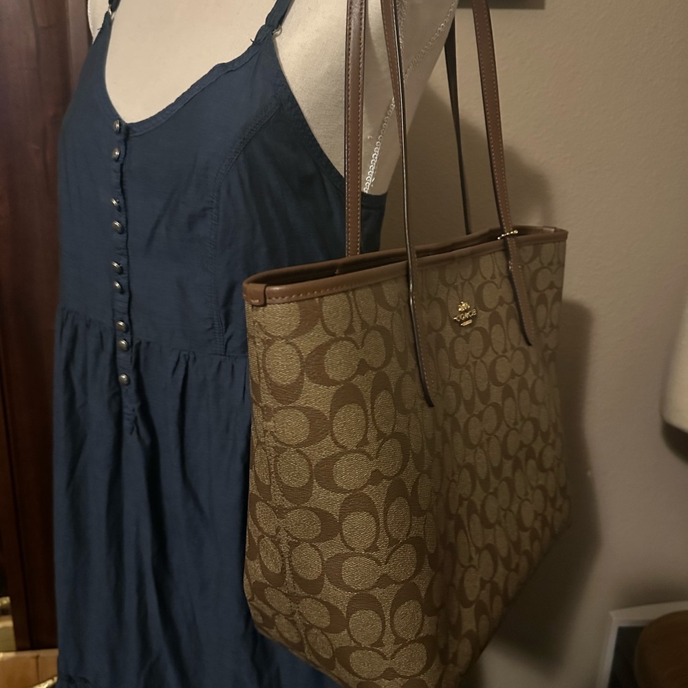 Coach Brown Signature Tote Bag H2396-5595